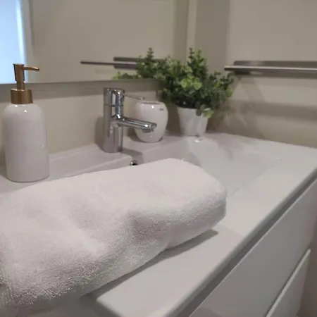 Apartment Nuevo, Disfruta Del Silencio, Familias Con Ninos, Aire Acondicionado, 2 Banos , Playa Benajarafe