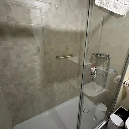 Apartment Nuevo, Disfruta Del Silencio, Familias Con Ninos, Aire Acondicionado, 2 Banos , Playa Benajarafe